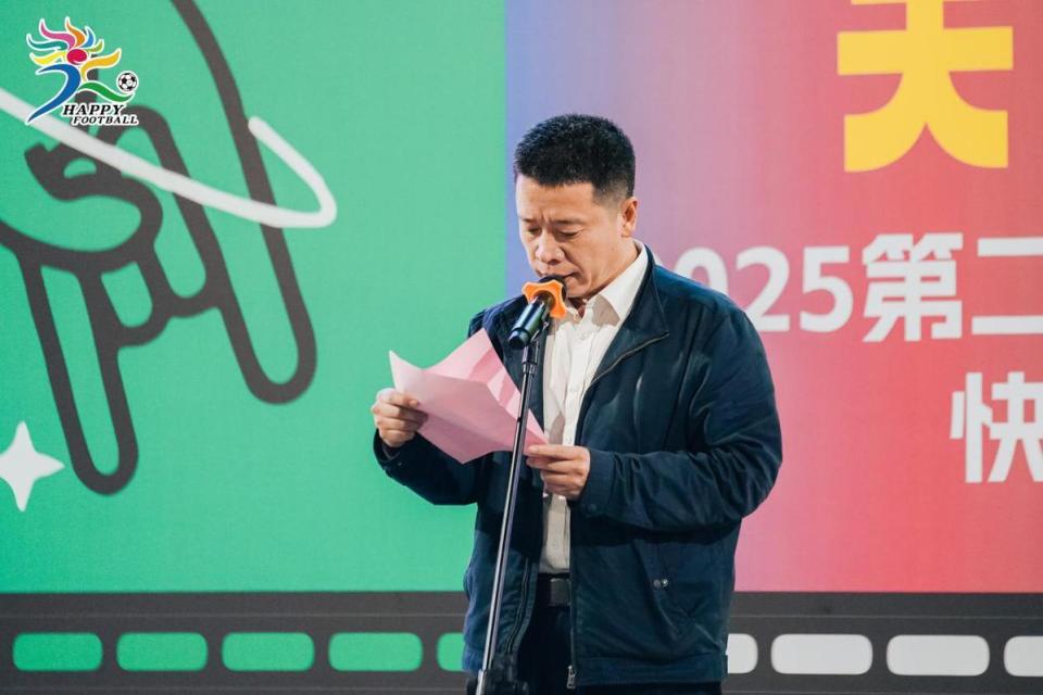 到人群与烟 到人群与烟